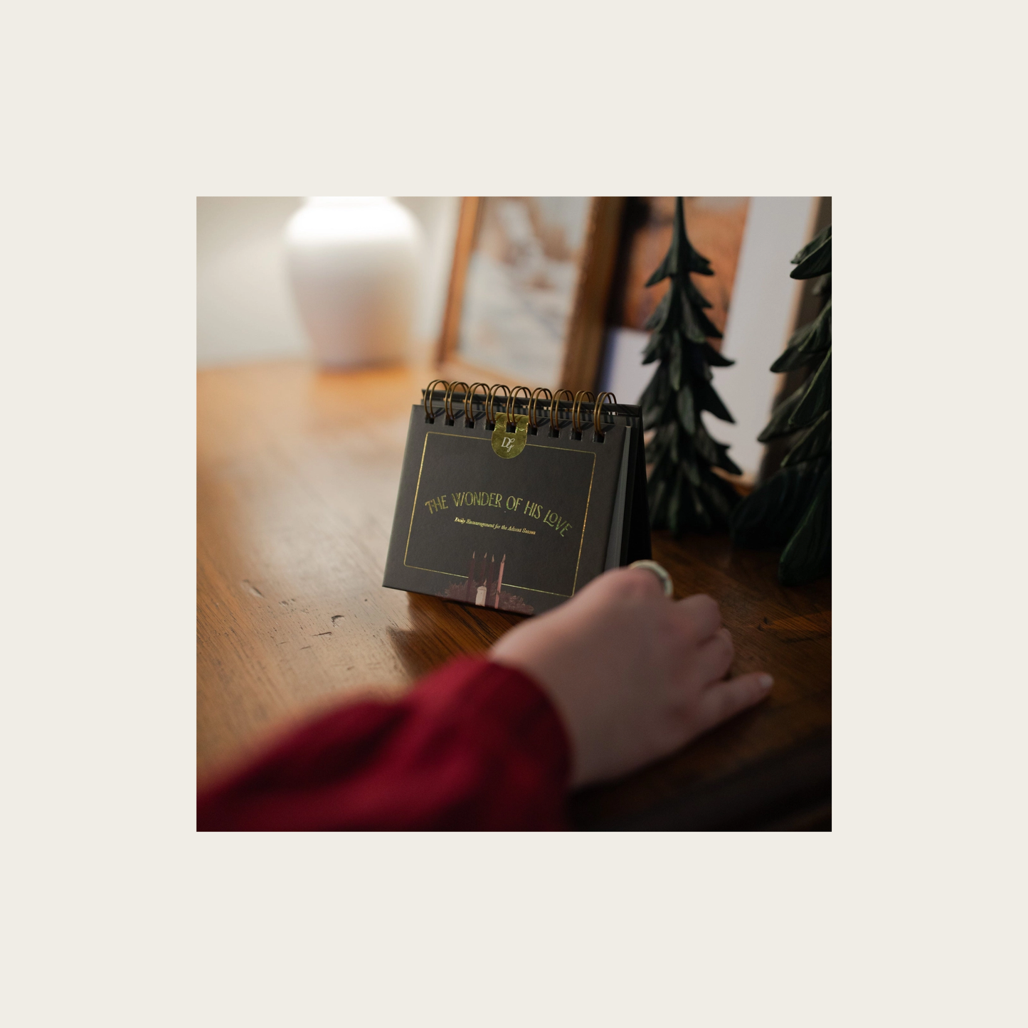The Wonder of His Love: Daily Encouragement Flip Calendar For the Advent Season